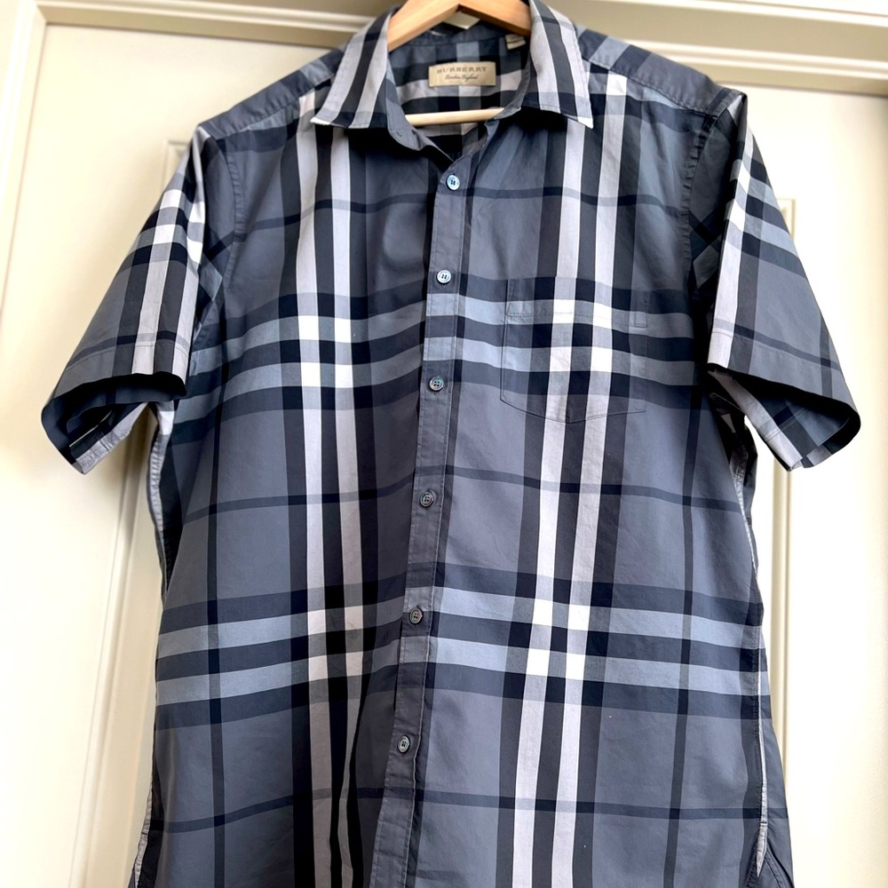 Burberry Shortsleeved Button down! Really nice perfect for casual wear!!! XXL